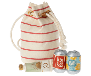 Bag with beach essentials, mouse